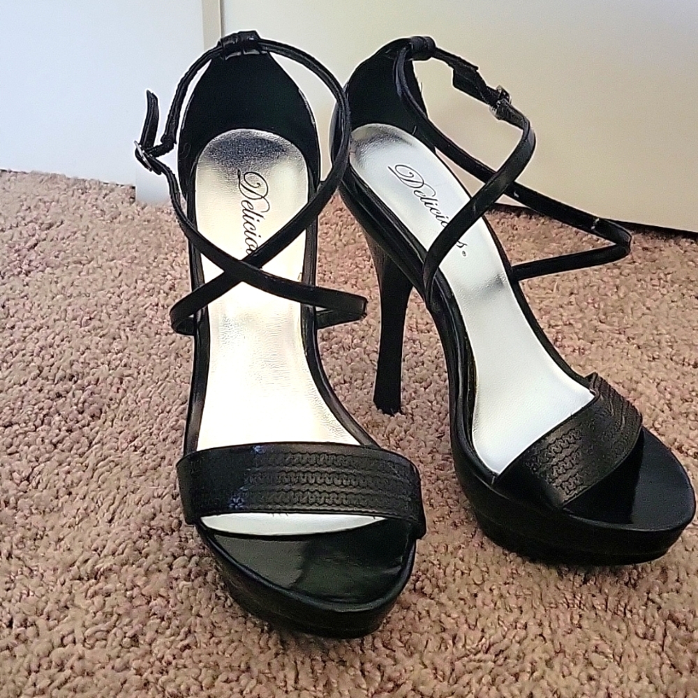 Delicious cross ankle strap 5" heels